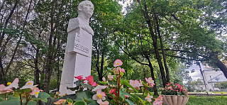 Скульптурный бюст В.В. Богатырева